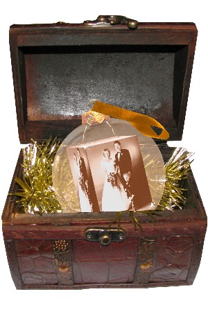 Nice wooden box for a photobauble